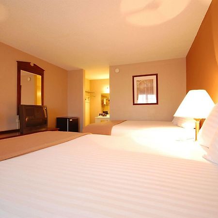 Magnuson Hotel Red Baron Garden City Exterior foto