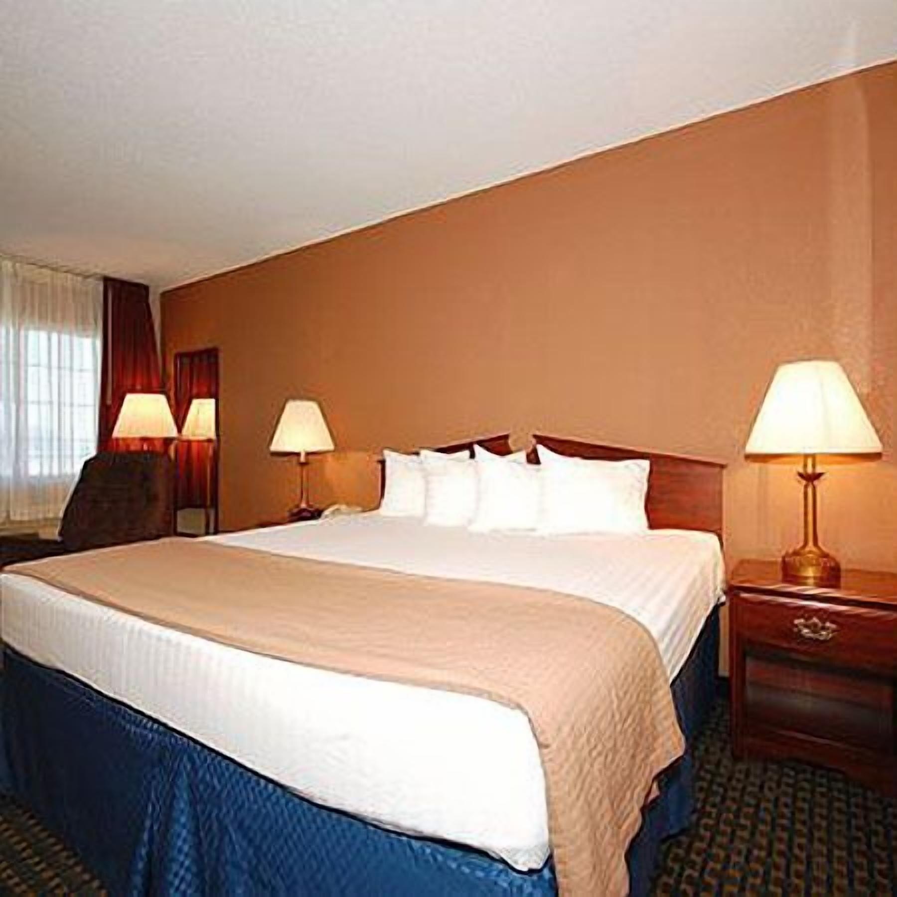 Magnuson Hotel Red Baron Garden City Exterior foto