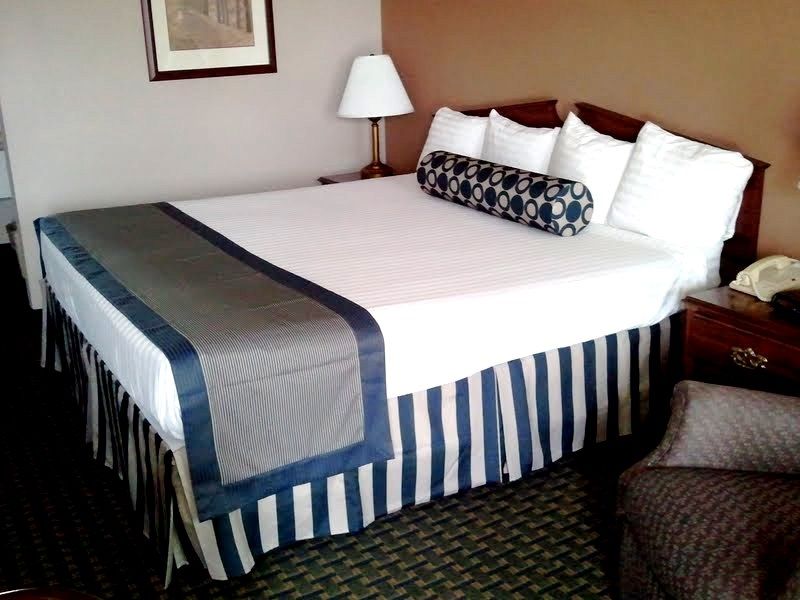 Magnuson Hotel Red Baron Garden City Habitación foto