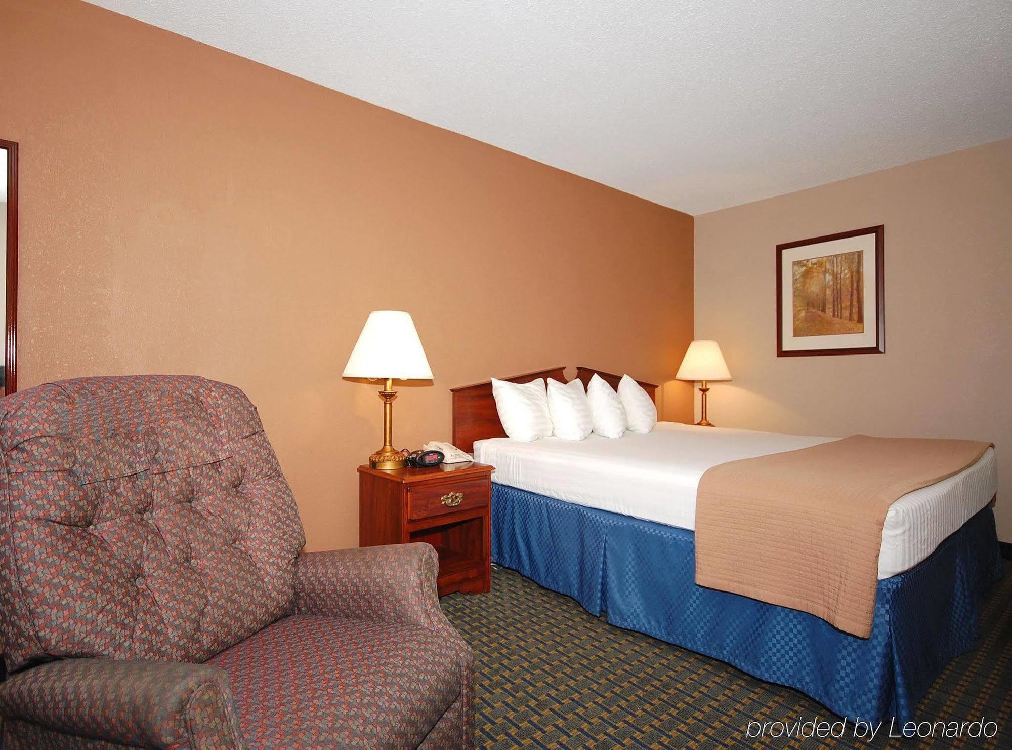 Magnuson Hotel Red Baron Garden City Habitación foto