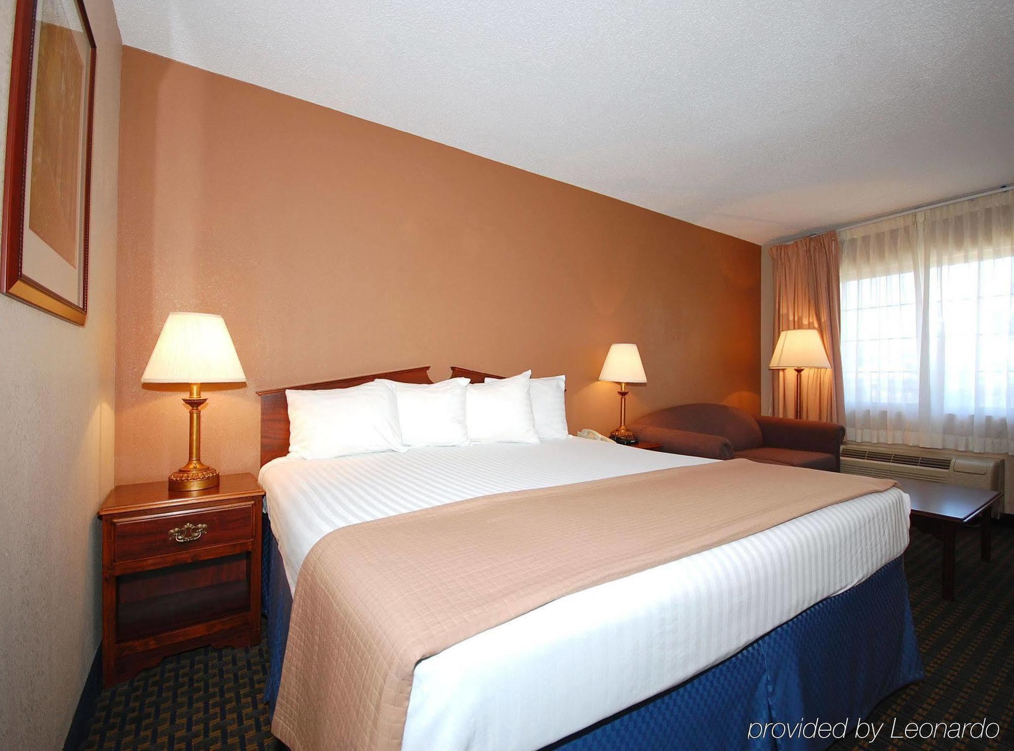 Magnuson Hotel Red Baron Garden City Exterior foto