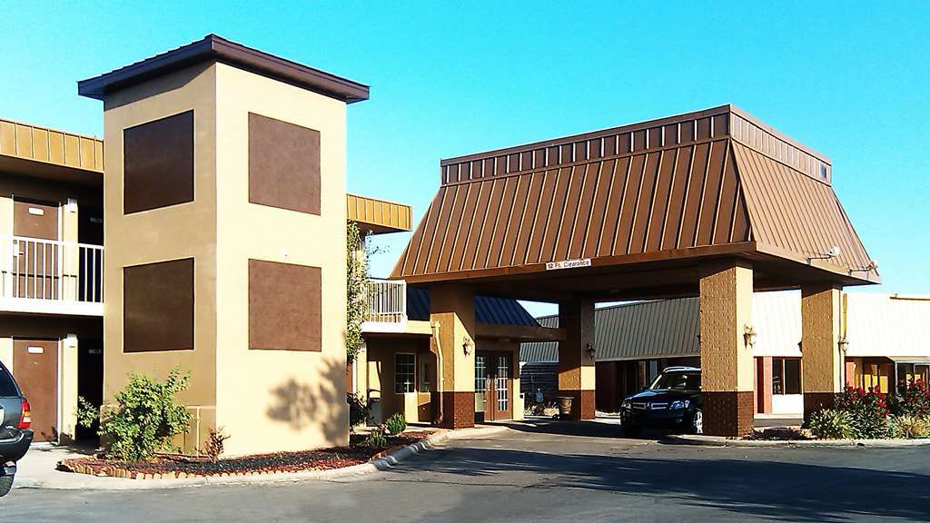 Magnuson Hotel Red Baron Garden City Exterior foto